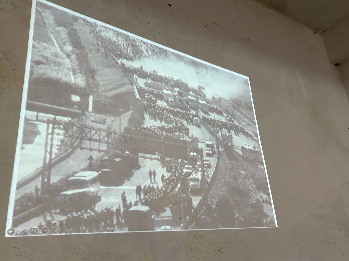 邱傑先生拍攝機場事件的鎮暴部隊布署強大軍力對抗中壢鄉親的見證照